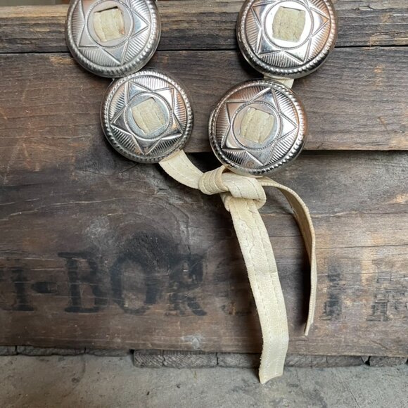 Vintage Southwest Conchos on White Leather Lightweight Belt or Neckpiece - Picture 12 of 16
